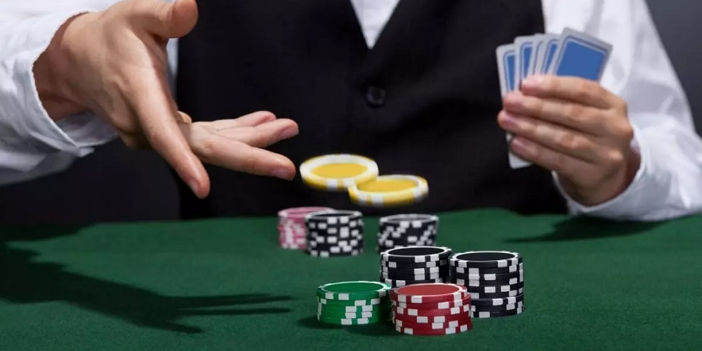 Omaha vs Texas Hold’em: How to play each one
